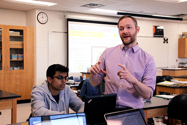 Its   electric:   Advising his students on how to successfully complete their electrical circuit art projects, Science Teacher Jordan Pasqualin seeks to help students foster creativity using their knowledge of physics. According to Pasqualin, he taught with CPS before coming to GBS, and at both he wanted his students to gain information from his class to take into the real world. Photo by Cassidy Foronda