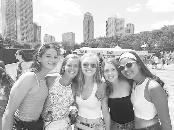LOLLA LOVIN’: Grinning at Grant Park, (from left to right) juniors Sam Langenbach, Niki Blinov, Lily Sands, Colleen McPeek, and Jennii Lee enjoy the opening day of Lollapalooza in 2015. Headliners for the 2015 festival included Paul McCartney, Metallica, and Florince + the Machine. 
