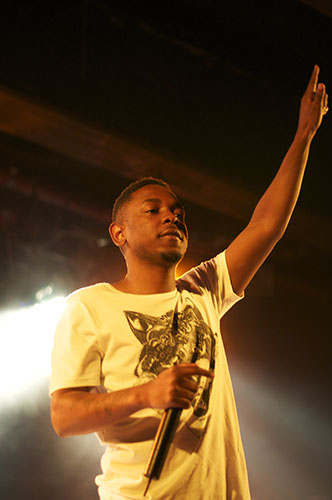 Rapping   resistance:  Performing his recently released album, titled DAMN., Kendrick Lamar comments on social themes like gang culture. This album also features many guest musicians like Rihanna and Bono.