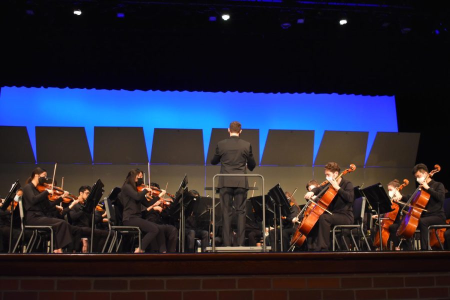 Talented orchestra: During the Master Singers/Orchestra Concert, South’s Symphony Orchestra plays on the auditorium stage. 
Photo by Veronika Gliwa