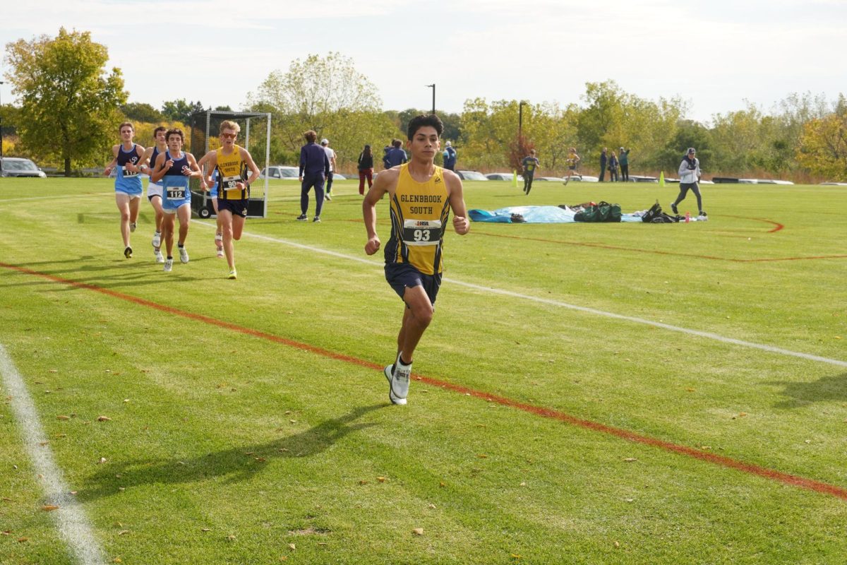 RUNNING TO VICTORY: Senior Junior Lopez, Varsity Boys’ Cross Country Co-Captain, leads the pack at IHSA Regionals. Lopez took first place on the Loyola Academy course, making him the first South athlete to win since 1991.
