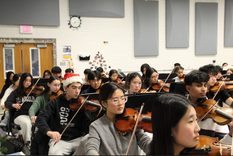 The Glenbrook Symphony Orchestra (GSO) rehearsed for the Winter Music Assembly in the Orchestra Room. The assembly took place on Dec. 11 in the Norman E. Watson auditorium and the GSO performed with their orchestra comprised of 165 musicians from South and North.